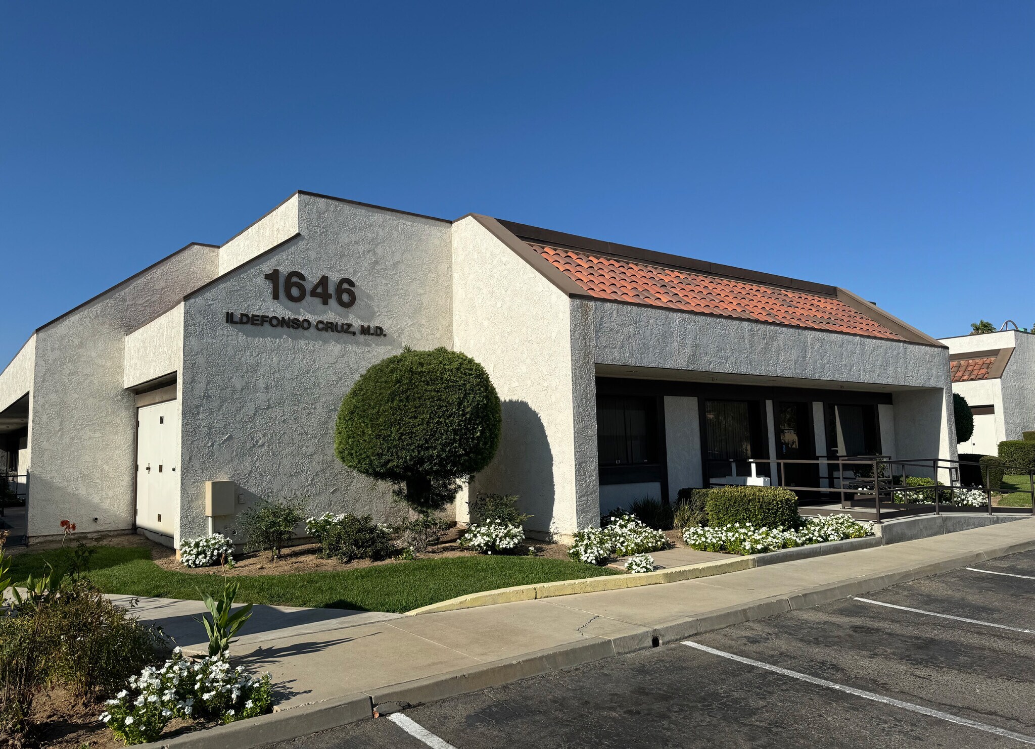 1646 E Herndon Ave, Fresno, CA à louer Photo du bâtiment- Image 1 de 3