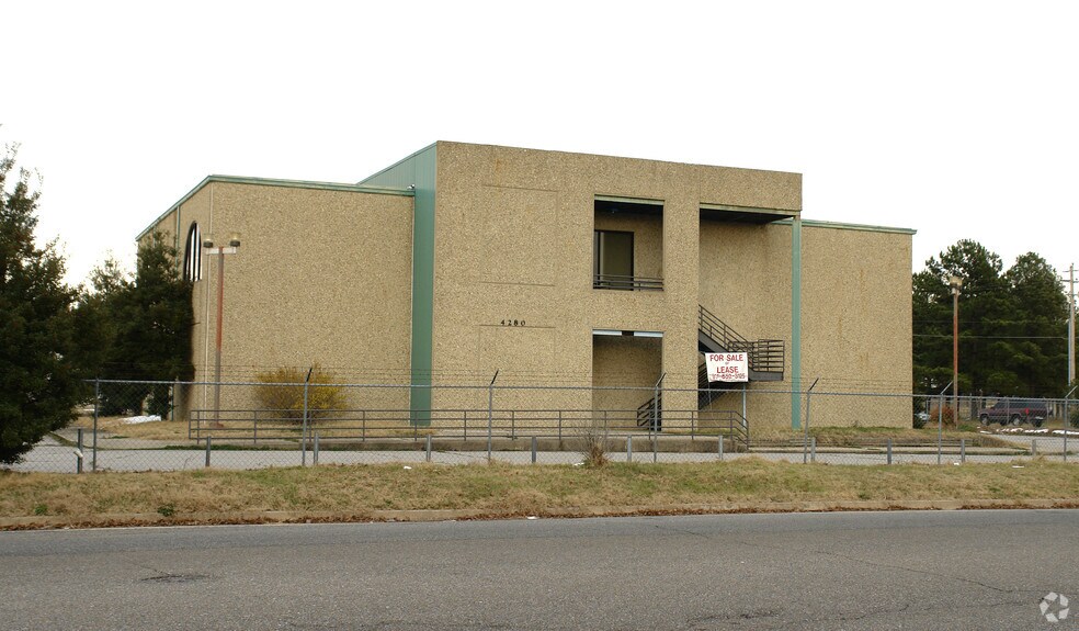 4280 Cherry Center Dr, Memphis, TN à louer - Photo du bâtiment - Image 2 de 5