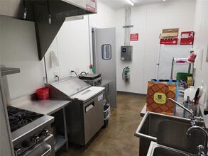 1147 S Lewis Ave, Tulsa, OK for sale Interior Photo- Image 1 of 21