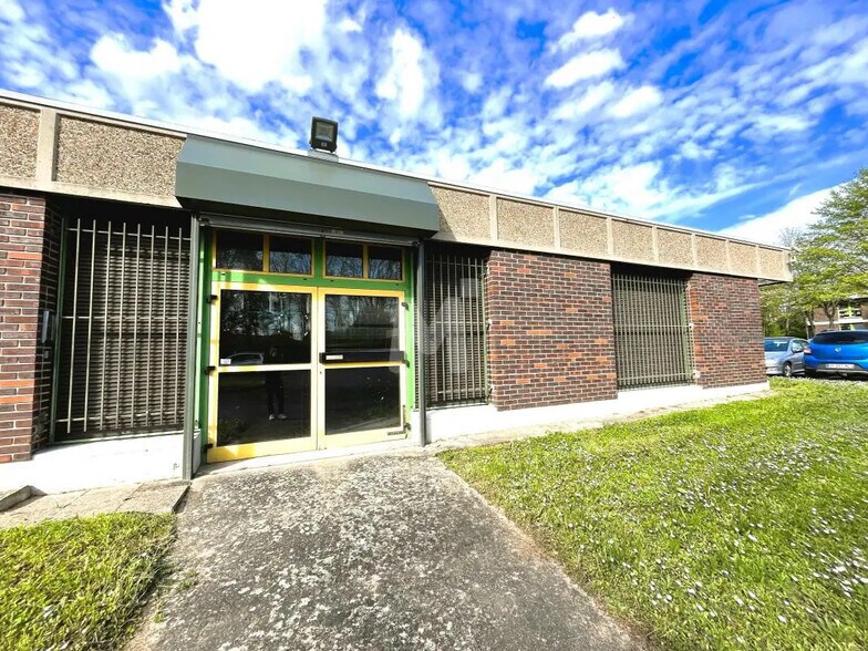 Bureau dans Lisses à louer - Photo du bâtiment - Image 3 de 7