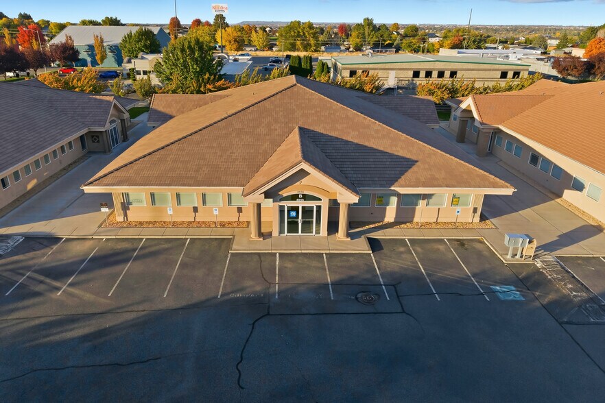 8656 W Gage Blvd, Kennewick, WA à louer - Photo du bâtiment - Image 3 de 4