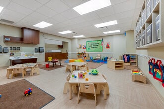 2461 S Clark St, Arlington, VA à louer Photo intérieure- Image 2 de 8