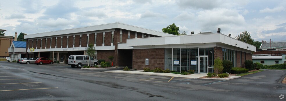 29-39 Market St, Amsterdam, NY à louer - Photo du bâtiment - Image 2 de 11