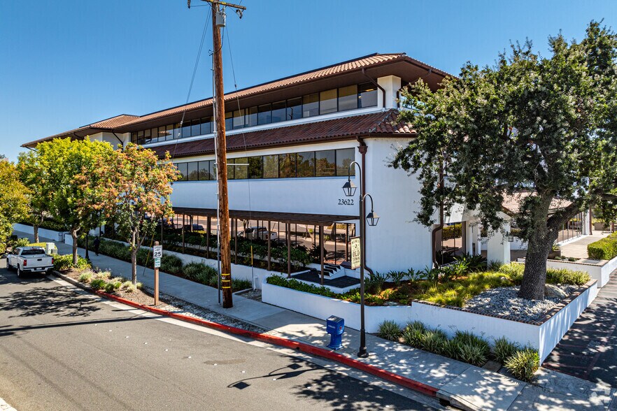23622 Calabasas Rd, Calabasas, CA à louer - Photo du bâtiment - Image 3 de 4