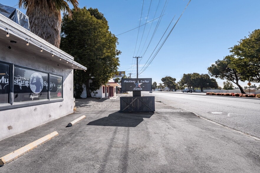 10028 Foothill Blvd, Rancho Cucamonga, CA for sale - Building Photo - Image 2 of 34