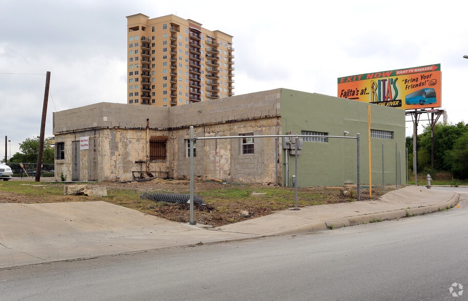 501 E Crockett St, San Antonio, TX for sale - Building Photo - Image 2 of 3