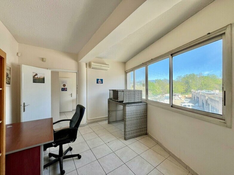 Office in CANNES-LA-BOCCA for sale - Interior Photo - Image 3 of 6