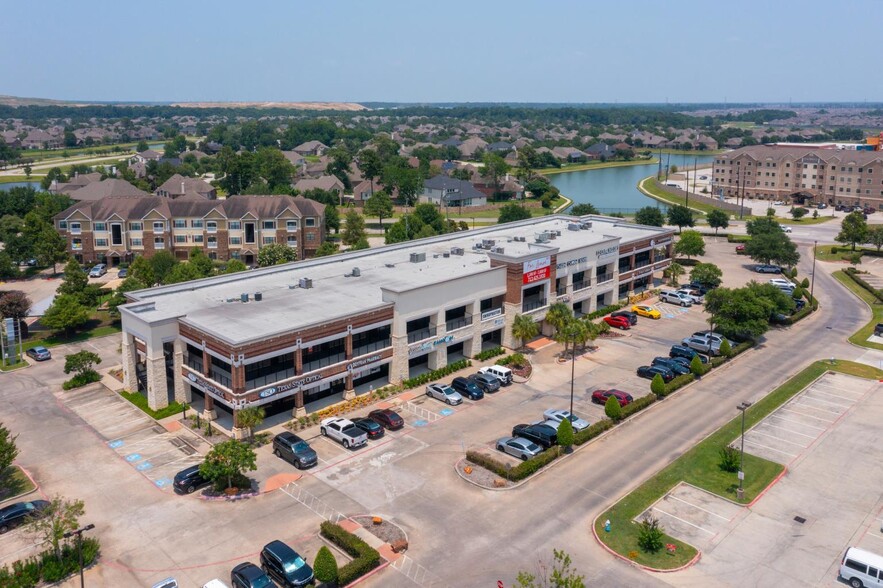 9701 N Sam Houston Pky, Humble, TX for lease - Building Photo - Image 2 of 30