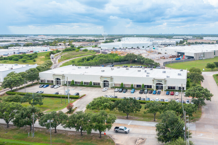 12550 Reed Rd, Sugar Land, TX à louer - Photo du bâtiment - Image 1 de 12