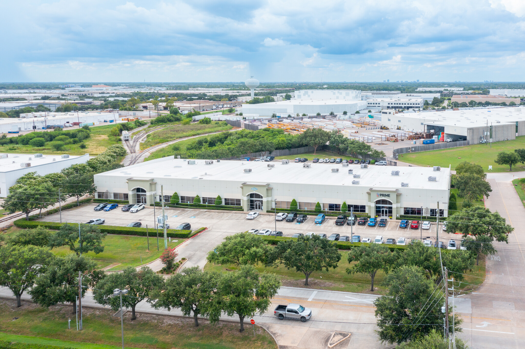 12550 Reed Rd, Sugar Land, TX à louer Photo du bâtiment- Image 1 de 13