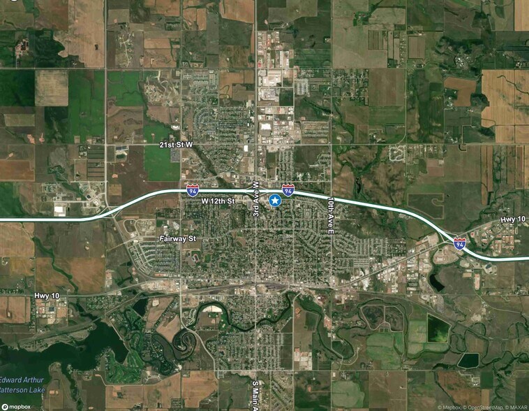 188 W Museum Dr, Dickinson, ND à louer - Photo du bâtiment - Image 2 de 3