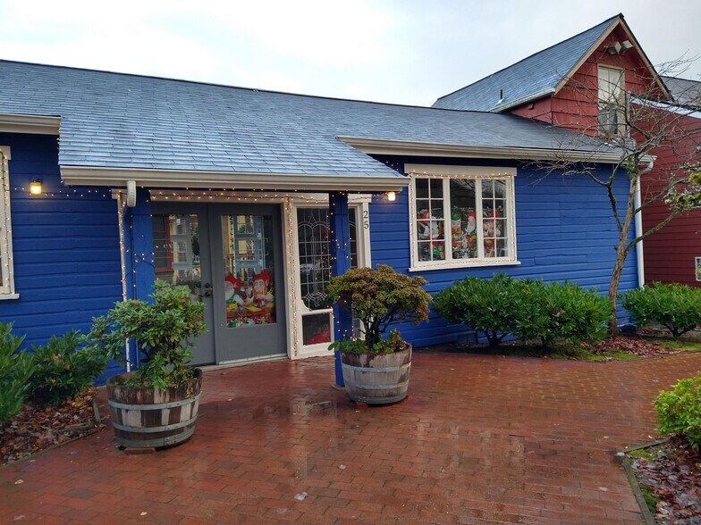 317 NW Gilman Blvd, Issaquah, WA à louer - Photo du bâtiment - Image 3 de 7