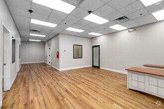 1056 NE 16th St, Ocala, FL for lease Interior Photo- Image 2 of 37