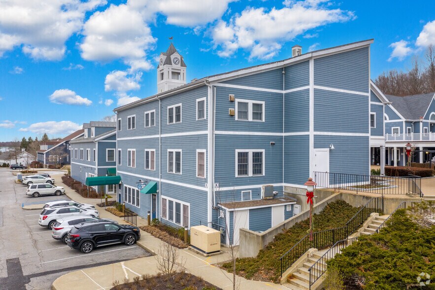 600 Clock Tower Cmn, Brewster Village, NY à louer - Photo du bâtiment - Image 3 de 5