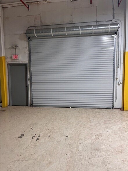 9007 Detroit Ave, Cleveland, OH à louer - Photo du bâtiment - Image 3 de 11