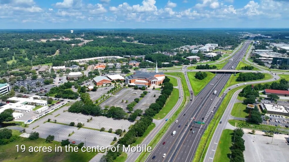 3661 Dauphin St, Mobile, AL à vendre - Vidéo sur l’inscription commerciale - Image 2 de 21