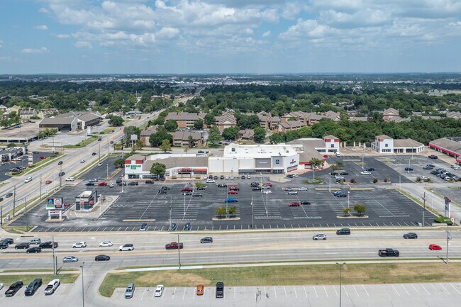 Plus de détails pour 8221 E 61st St, Tulsa, OK - Commerce de détail aux enchères