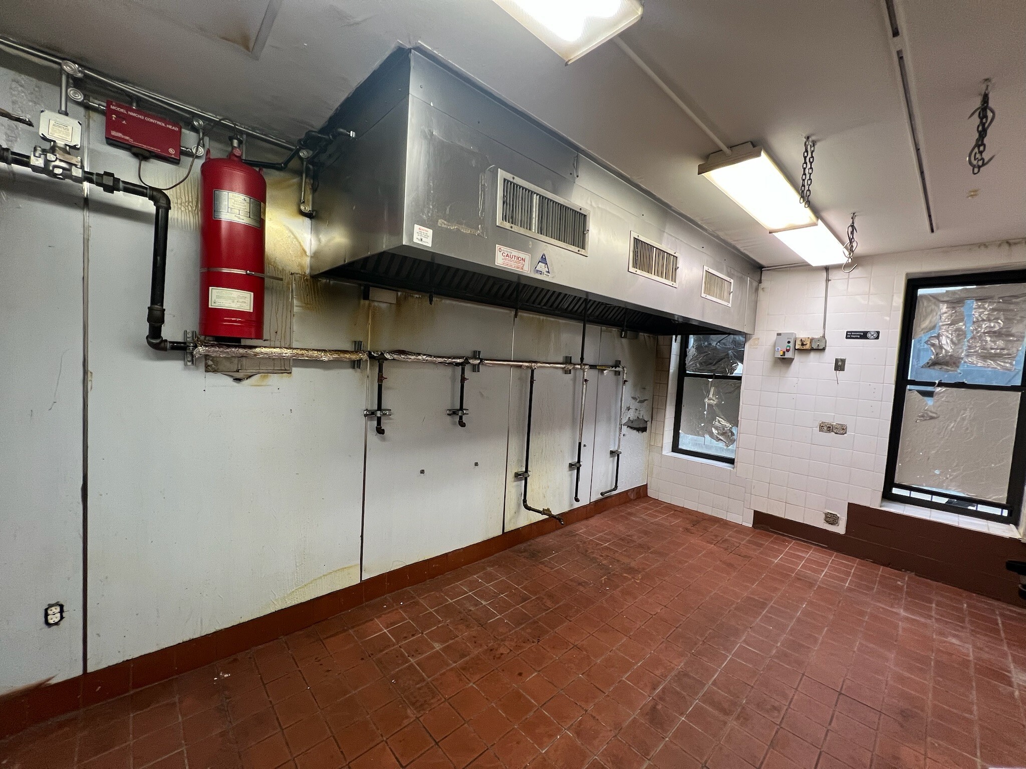 246 E 51st St, New York, NY for lease Interior Photo- Image 1 of 6