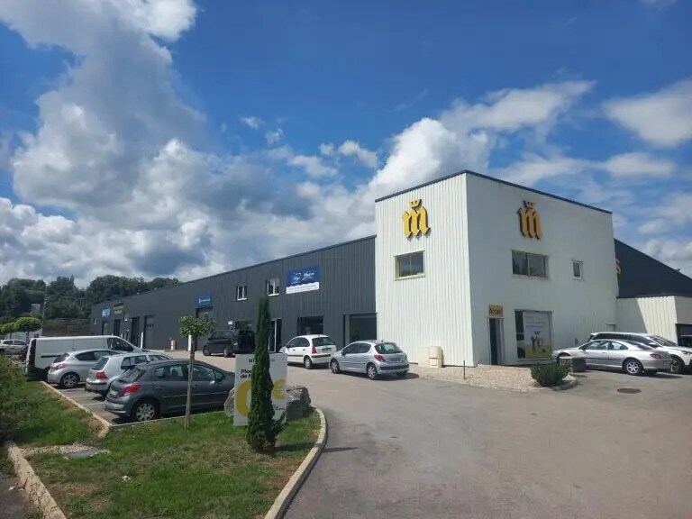 Flex in Besançon for lease Building Photo- Image 1 of 6