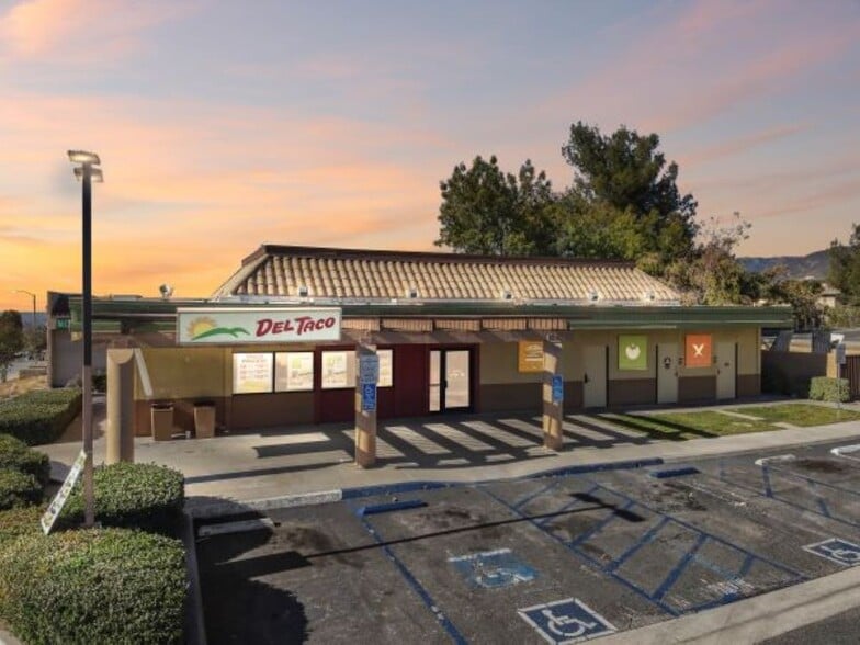 3702 Highland Ave, Highland, CA for sale - Primary Photo - Image 1 of 7