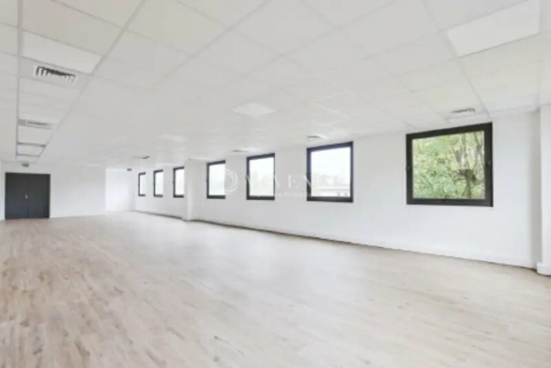 Office in Lisses for lease - Interior Photo - Image 2 of 3