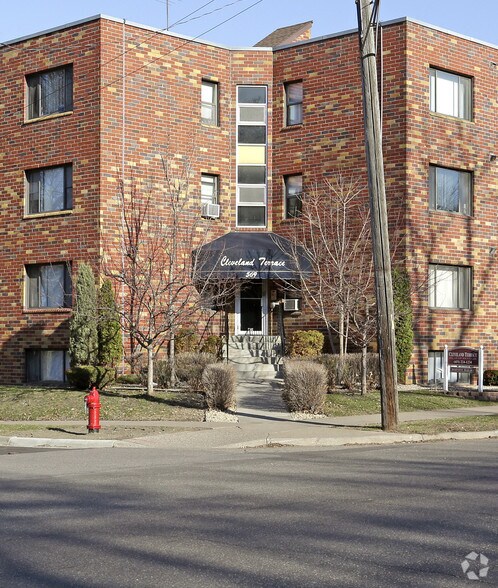 563 Cleveland Ave S, Saint Paul, MN à vendre - Photo du bâtiment - Image 3 de 9