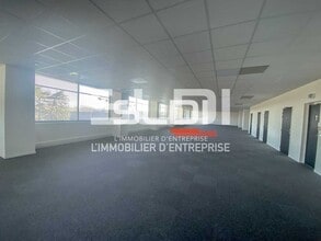 466 Rue Des Mercières, Rillieux-la-Pape for lease Interior Photo- Image 2 of 3