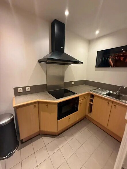 Office in Bordeaux for lease - Interior Photo - Image 1 of 4