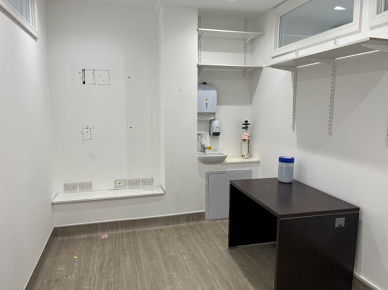 43-45 Queen Anne St, London for lease - Interior Photo - Image 3 of 11