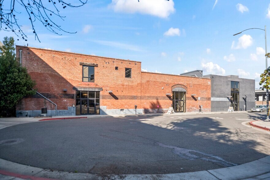 269-299 Bassett St, San Jose, CA à vendre - Photo du bâtiment - Image 2 de 52