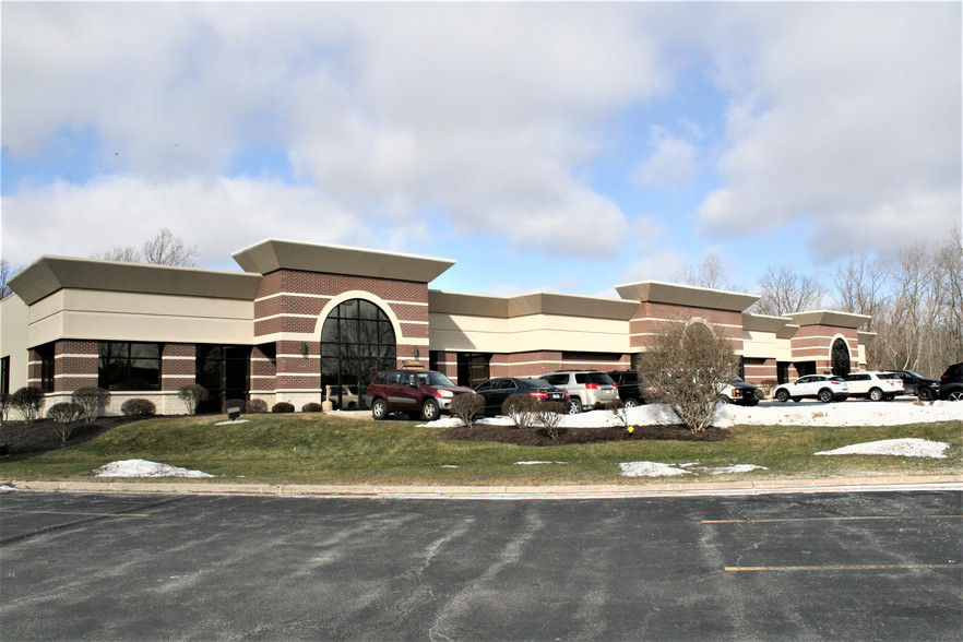 5640-5654 Coventry Ln, Fort Wayne, IN for sale - Building Photo - Image 1 of 1