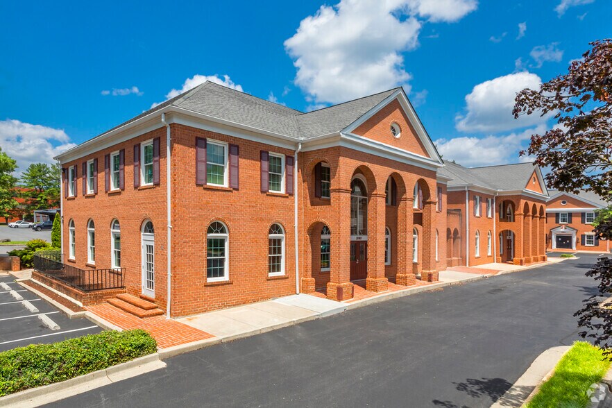 1680 E Gude Dr, Rockville, MD à louer - Photo du bâtiment - Image 3 de 34