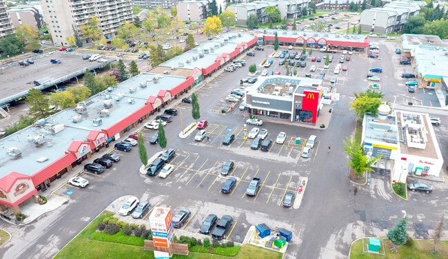 Plus de détails pour 6629-6825 177 St NW, Edmonton, AB - Commerce de détail à louer