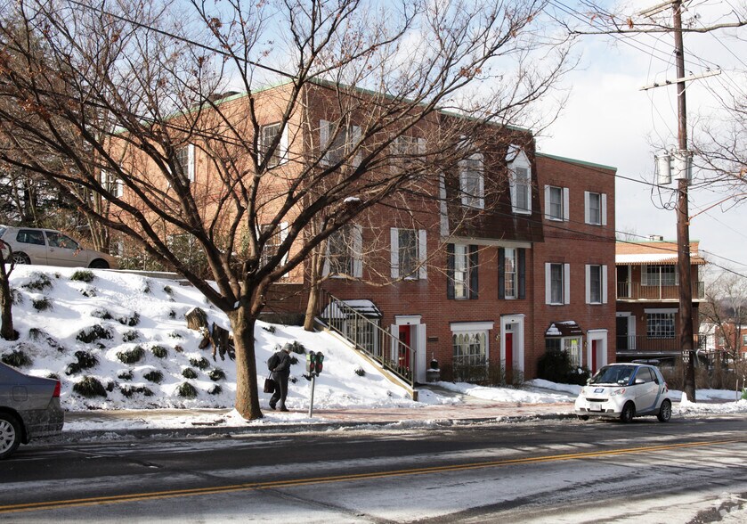 4545 42nd St NW, Washington, DC à louer - Photo du bâtiment - Image 3 de 5