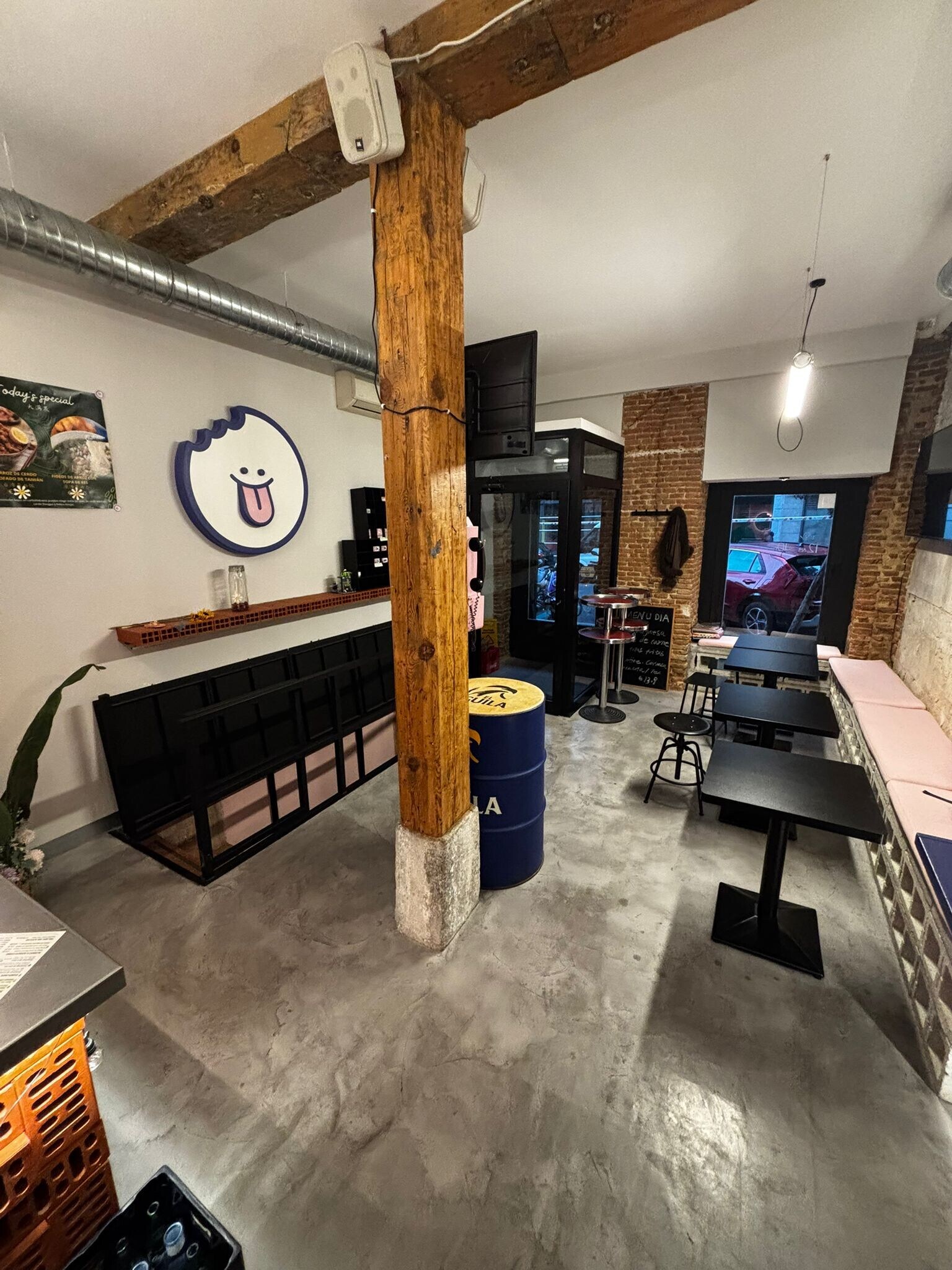 Retail in Madrid, Madrid for lease Interior Photo- Image 1 of 7