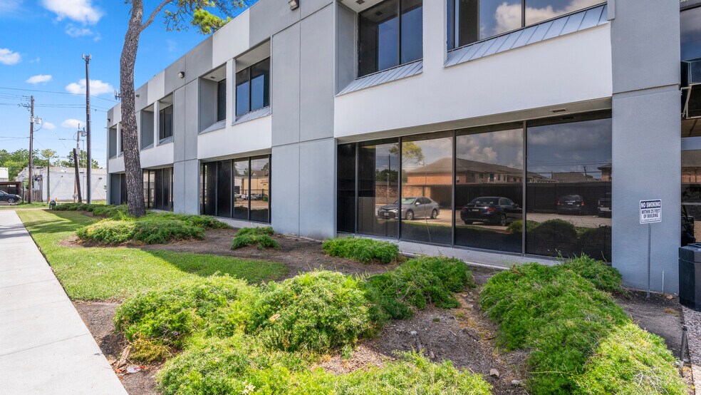 800 W Sam Houston Pky S, Houston, TX à louer - Photo du bâtiment - Image 2 de 12