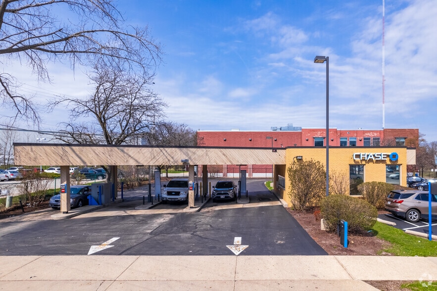 201 W Capitol Dr, Milwaukee, WI for lease - Primary Photo - Image 1 of 5
