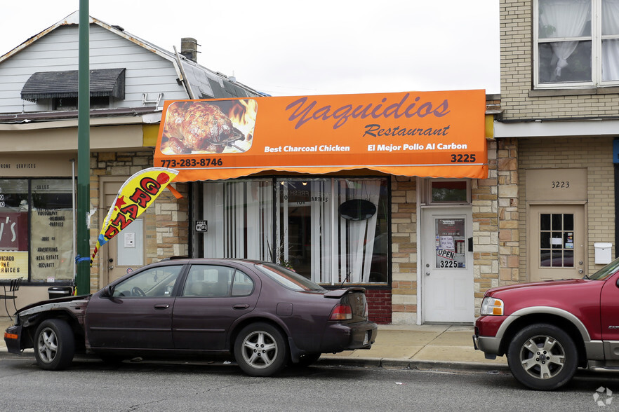 3 Store fronts portfolio of 3 properties for sale on LoopNet.ca - Building Photo - Image 3 of 3