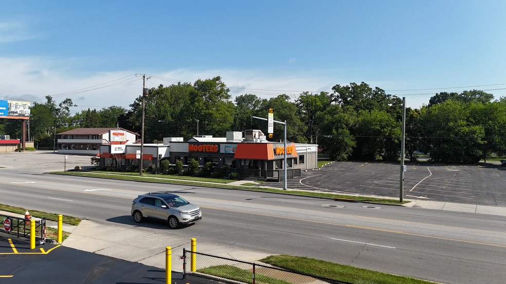 4782 Monroe St, Toledo, OH for lease - Building Photo - Image 2 of 7