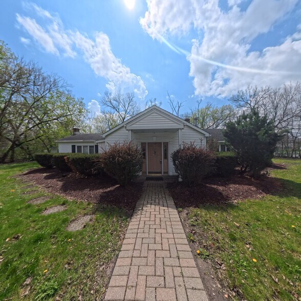 805 E Palatine Rd, Palatine, IL à vendre - Photo du bâtiment - Image 2 de 33