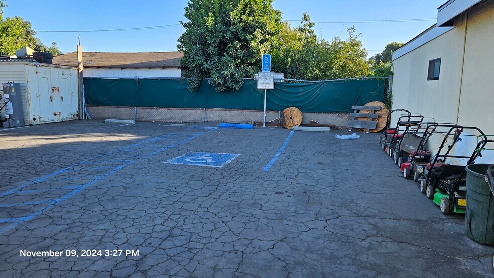 9724 Alondra Blvd, Bellflower, CA à vendre - Photo du bâtiment - Image 2 de 6