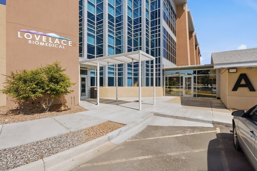 2425 Ridgecrest Dr SE, Albuquerque, NM for lease - Building Photo - Image 2 of 24