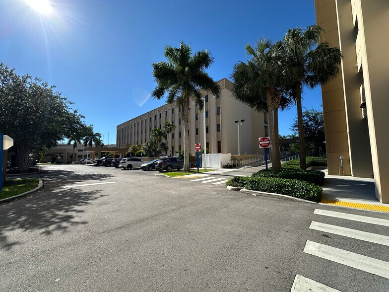 11880 Bird Rd, Miami, FL à louer - Photo du bâtiment - Image 3 de 10