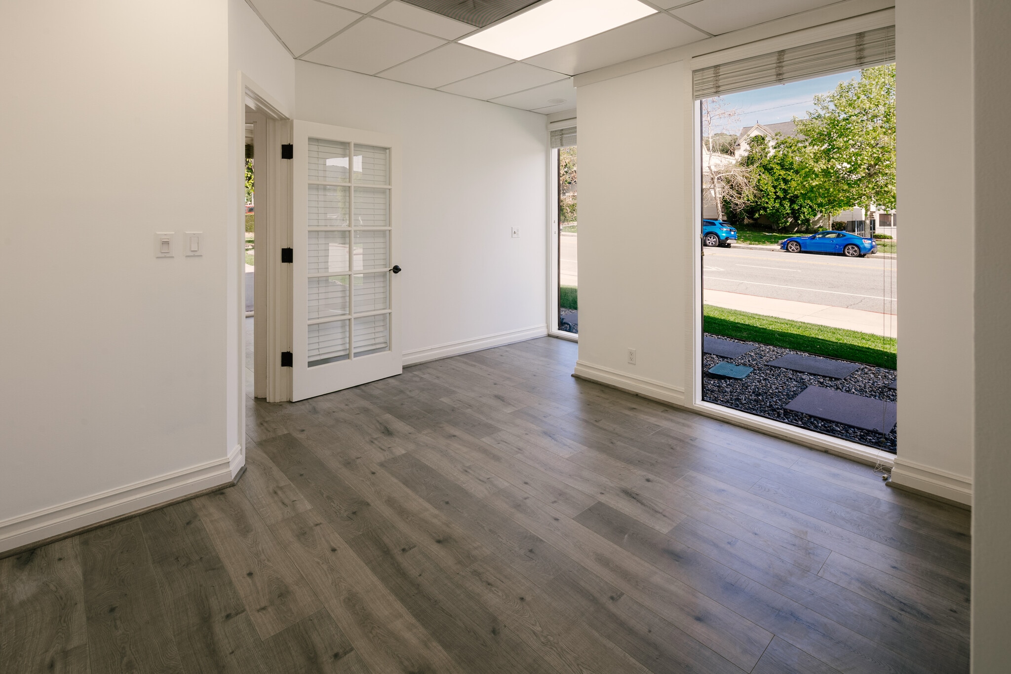 2505 Canada Blvd, Glendale, CA for lease Interior Photo- Image 1 of 33