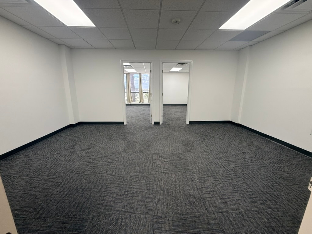 7506-7560 NW 70th St, Miami, FL à louer Photo intérieure- Image 1 de 21