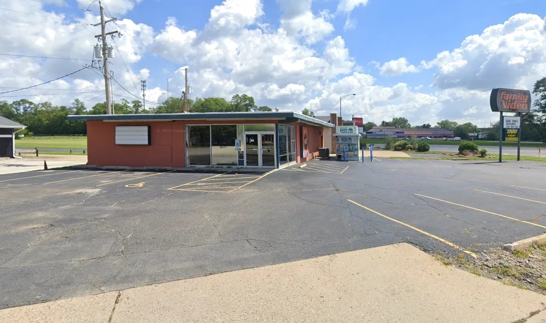 104 N Highland St, Creve Coeur, IL for lease Building Photo- Image 1 of 4