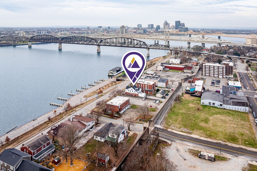 117 E Riverside Dr, Jeffersonville, IN for lease - Building Photo - Image 2 of 19