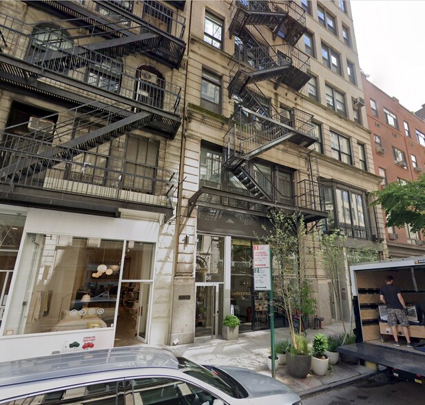 56 E 11th St, New York, NY à louer - Photo du bâtiment - Image 2 de 5