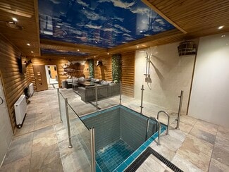 Plus de détails pour 239 High St, Chatham - Commerce de détail à vendre