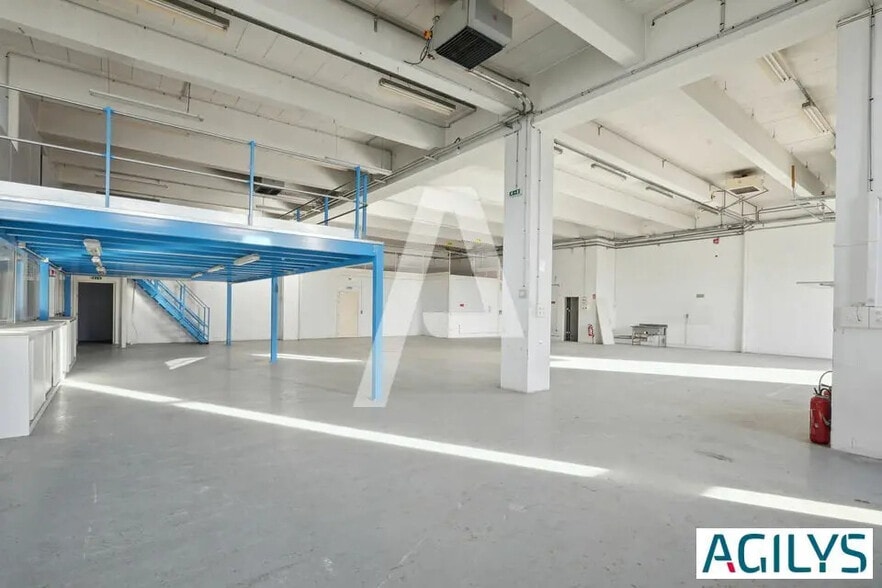 Flex in Rungis for lease - Interior Photo - Image 2 of 8